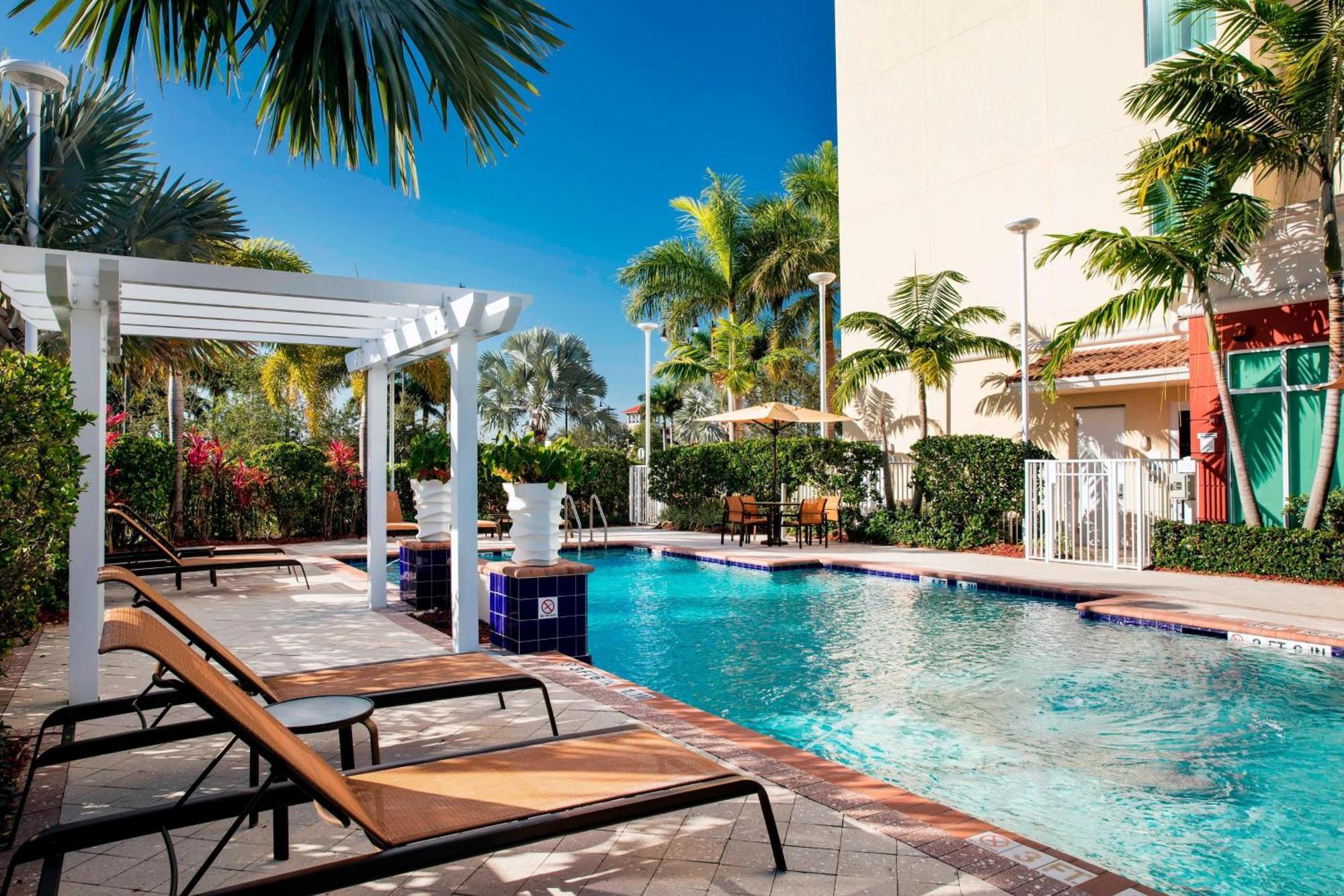 Courtyard By Marriott Miami Homestead Exterior photo
